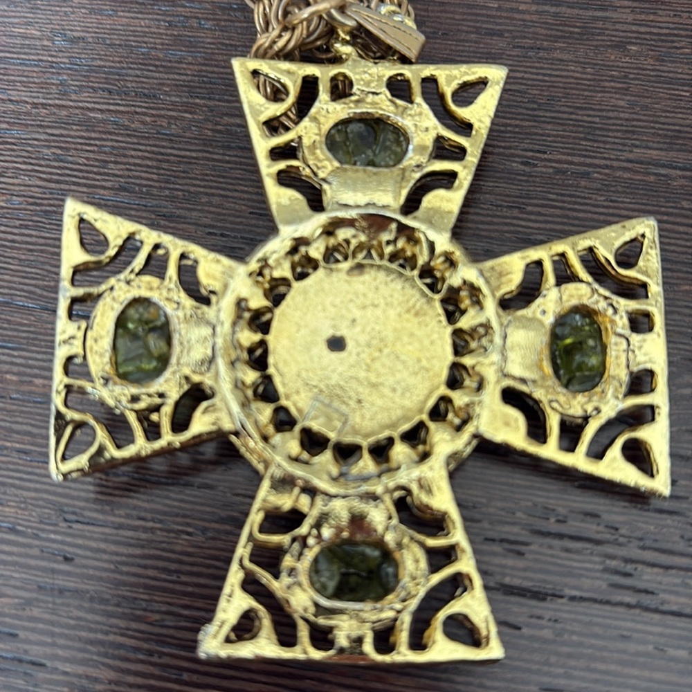 π₯HPπ₯VTG Statement Maltese Cross Pendant with Necklace, gold/ green - Picture 8 of 12